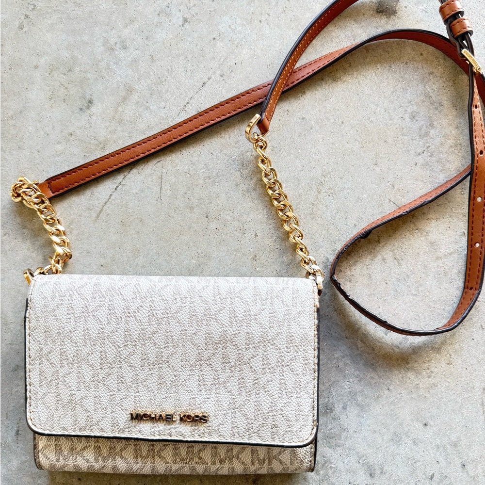 MICHAEL KORS JET SET TRAVEL MEDIUM PHONE CROSSBODY BAG CLUTCH Beige Gold pockets